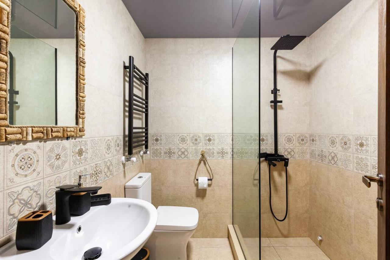 Veli Group Apartment Near White Bridge ° Kutaisi Esterno foto