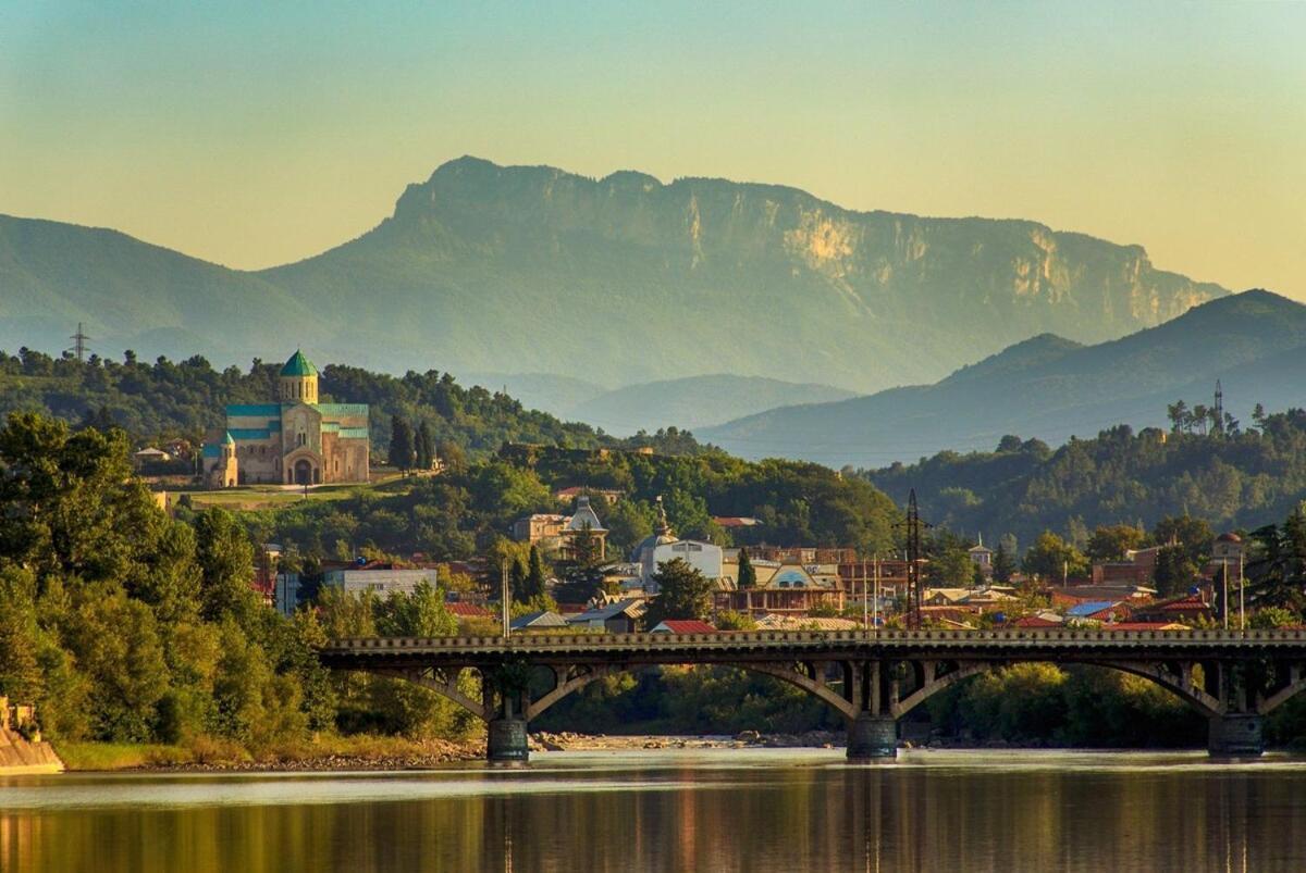 Veli Group Apartment Near White Bridge ° Kutaisi Esterno foto